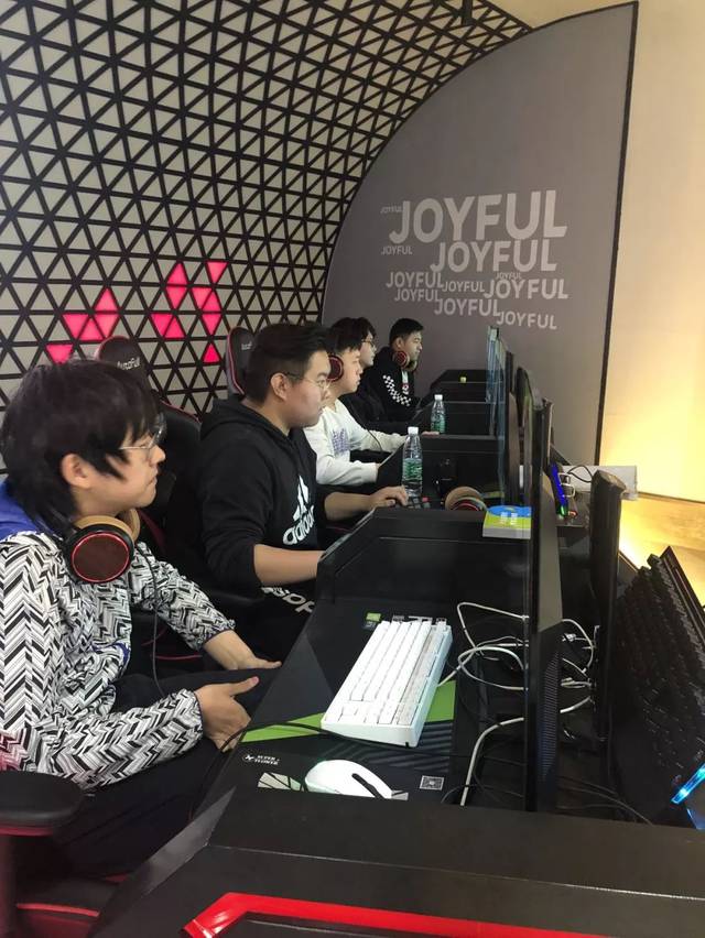 定球队眨眼 定球队眨眼